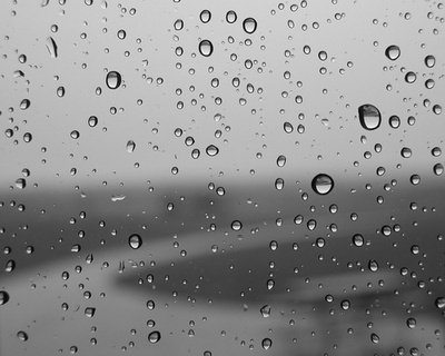 Gotas de agua en un cristal