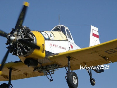 Vista delantera de un PZL-Mielec M-18 Dromader