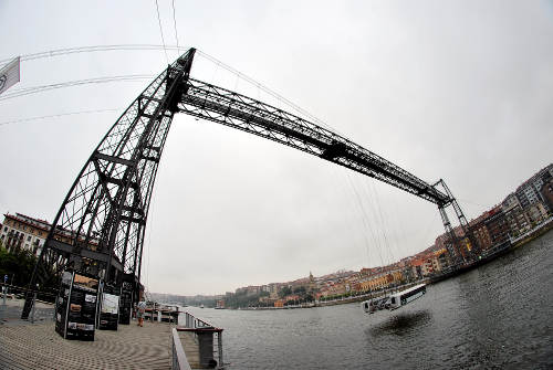 Vista del Puente de Vizcaya (Bizkaiko Zubia) desde Getxo.